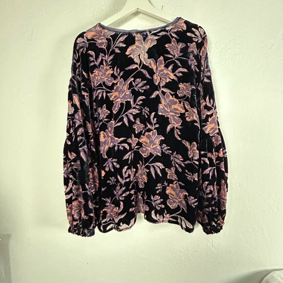 Sundance Women’s Floral Velvet Blouse Large Silk Blend Black Purple Keyhole Boho - Picture 2 of 8